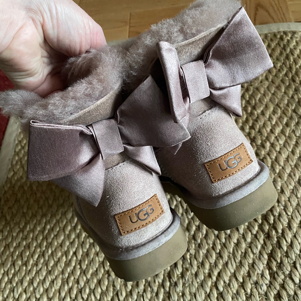 UGG Mini Bailey Bow II
Glam Pink 1103130-DUS size 6